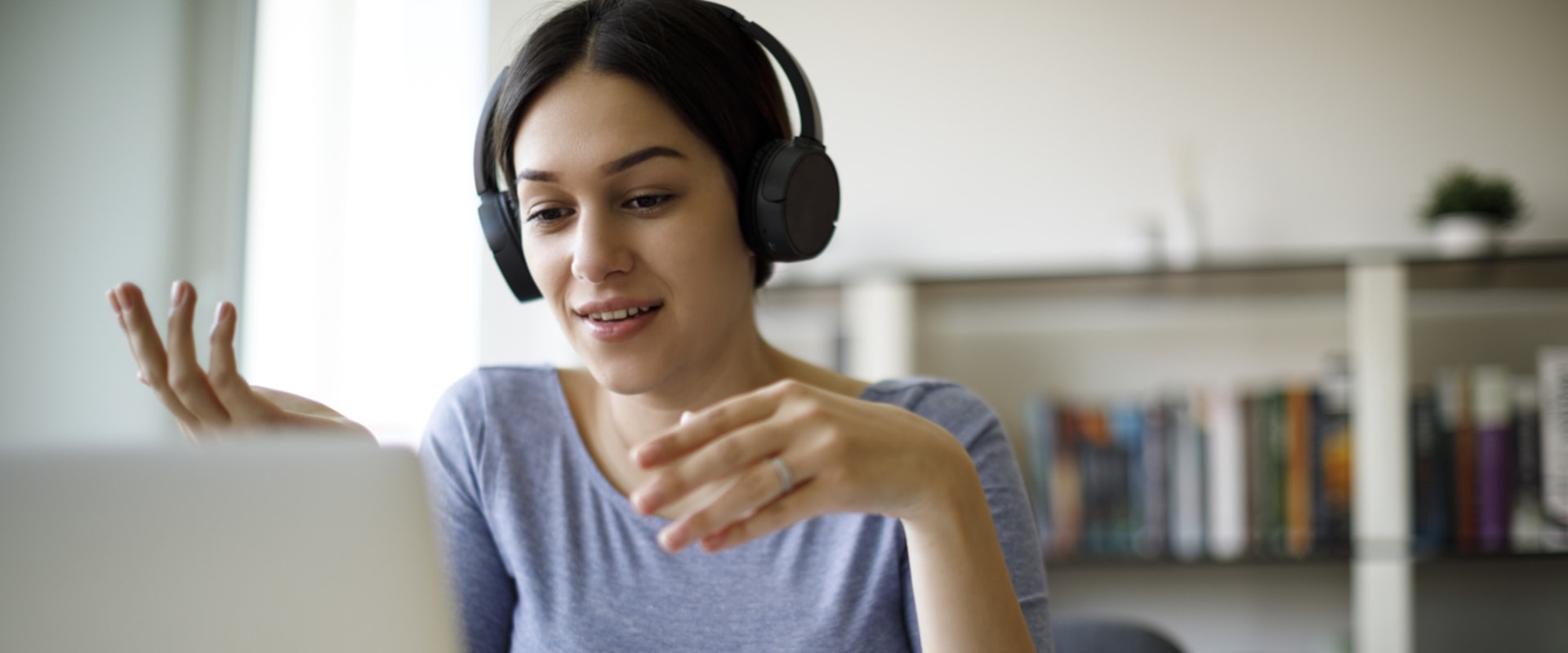 What are the advantages of online counseling?