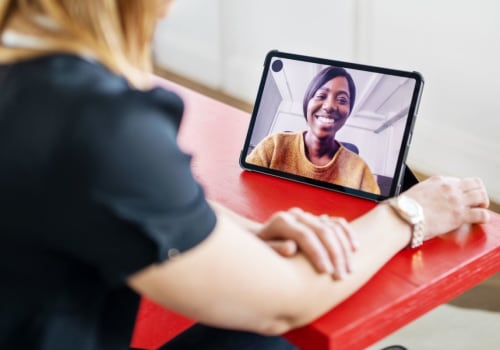 What percentage of people use online therapy?